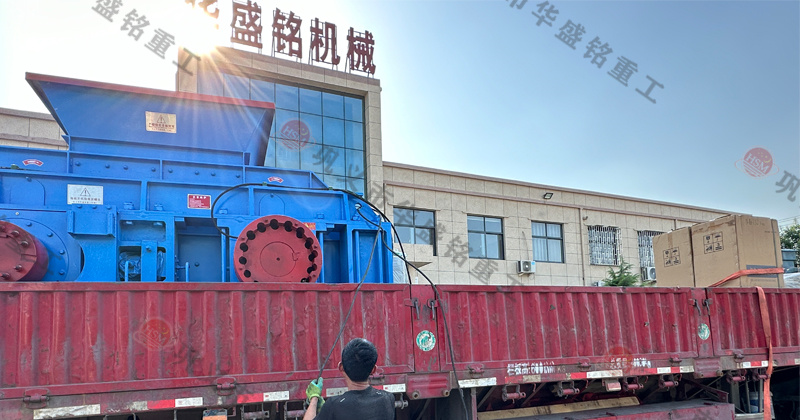 鐵礦石液壓對(duì)輥破碎機(jī)的維護(hù)成本如何？工作原理是什么？